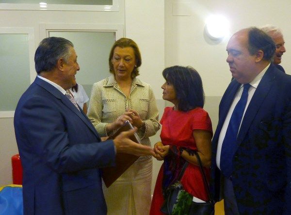 Autoridades asistentes al acto de inauguración del Centro San Jorge de Sordoceguera